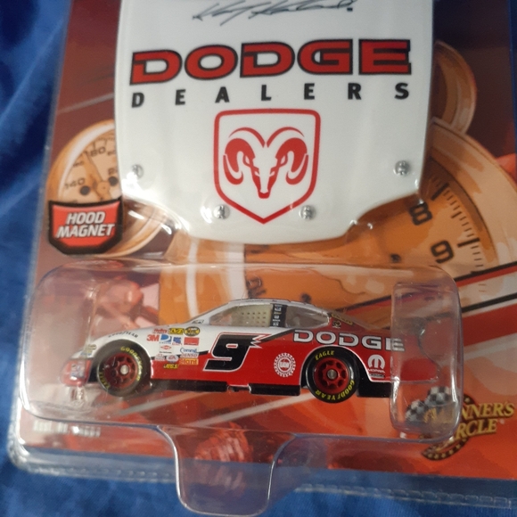 2007 Winner's Circle Kasey Kahne #9 die cast 1:64 & Hood Magnet 12.50🇨🇦Ship - Picture 2 of 11